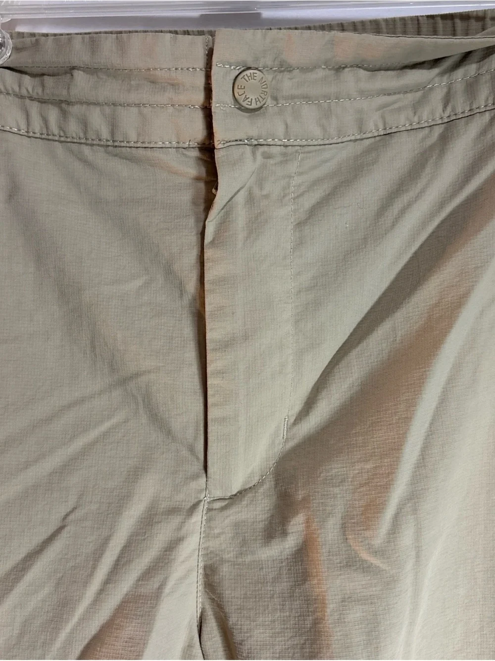 The North Face Men’s Khaki Lightweight Outdoor Shorts. 1171
